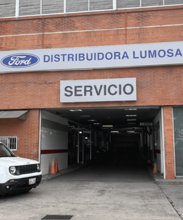 entrada-al-taller-de-servicios-distribuidora-lumosa
